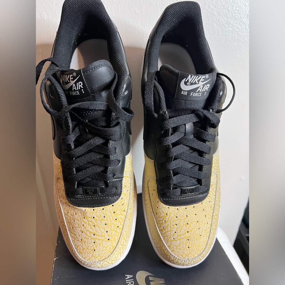 Nike Black and Tan Athletic Shoes - Picture 9 of 10